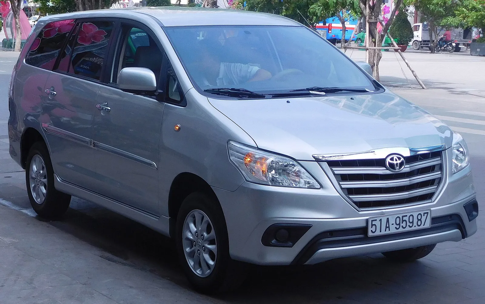 A private 7-seat car on the Ha Giang Loop road, the zero-riding way over the mountain passes